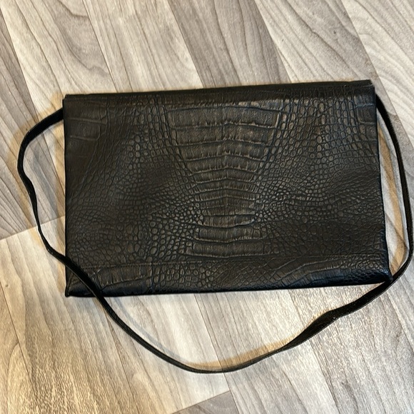 Fendi large crocodile embossed black leather clutch bag with removable straps - Picture 3 of 7